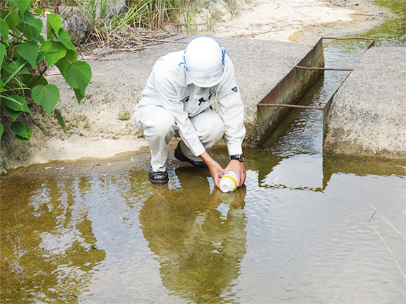 写真：水質検査状況